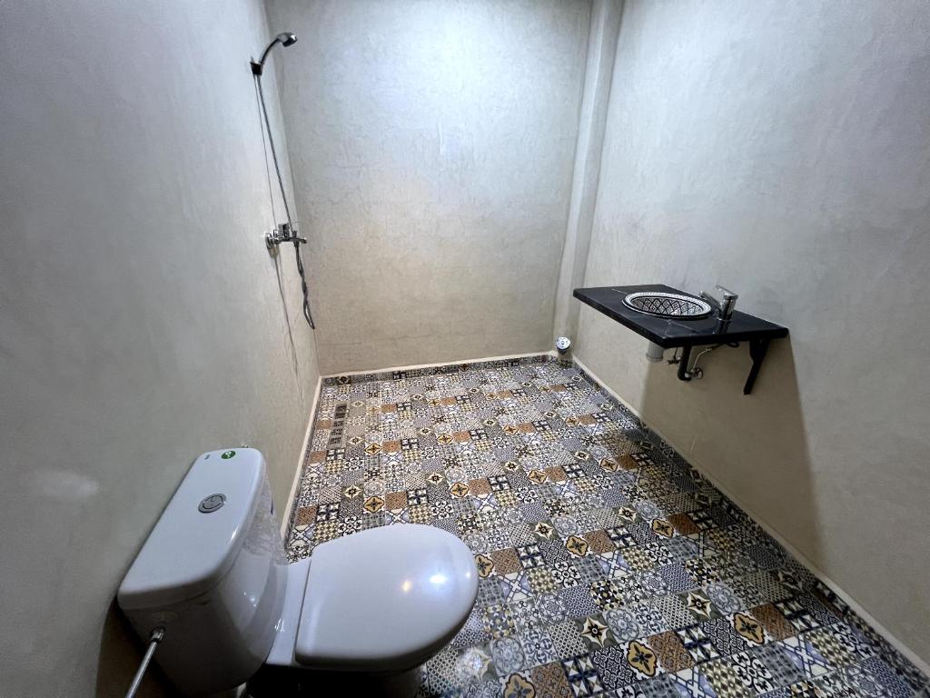Family apartment – bathroom with Moroccan tile floor