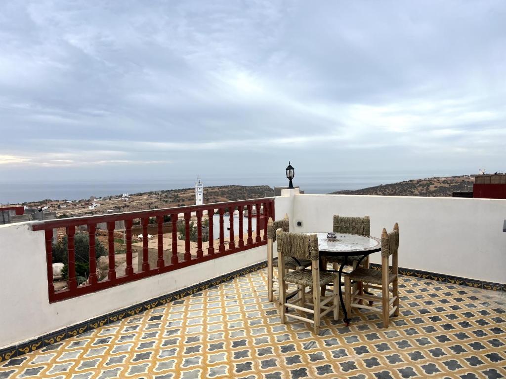 Upper terrace with ocean and mosque views